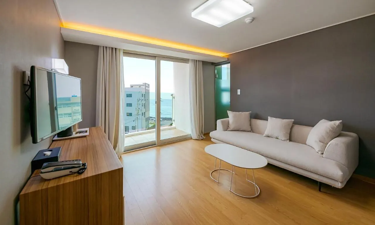 Pampas Hotel Jeju 3*,