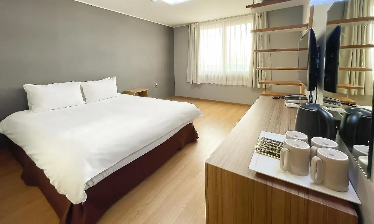 Pampas Hotel Jeju 3*,