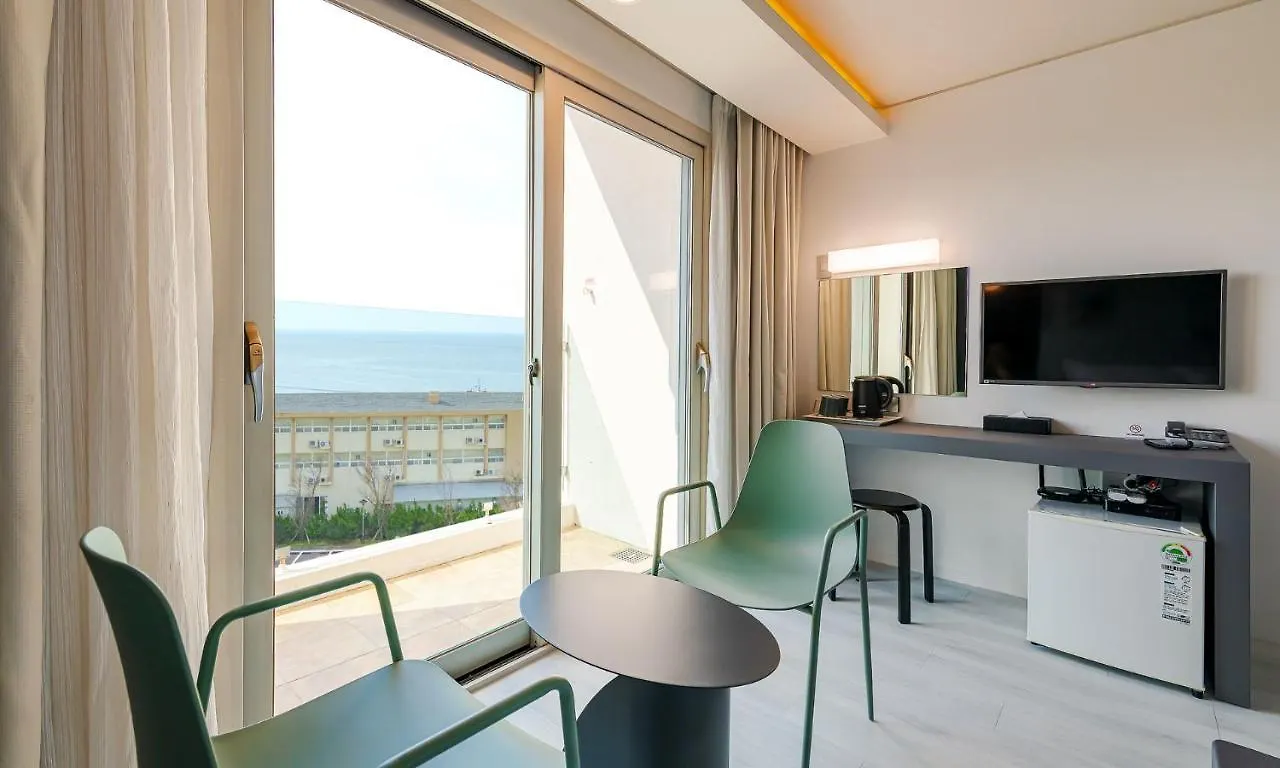 Pampas Hotel Jeju 3*,